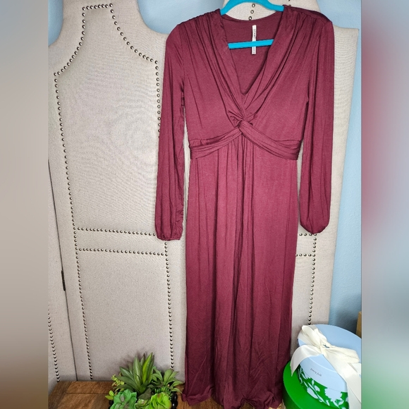 Soma Dresses & Skirts - Soma Maxi Dress Wine Burgandy